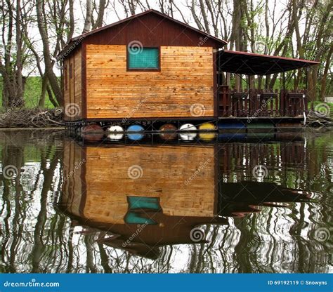 Pontoon House Floating in a River Stock Image - Image of rest, crib: 69192119