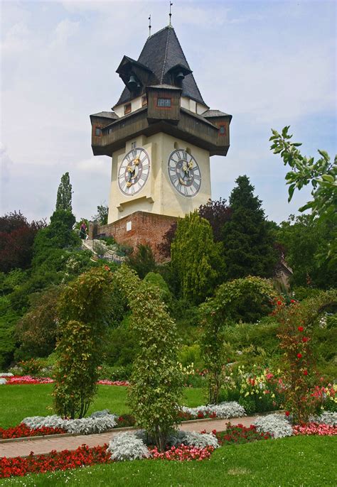 File:Graz clock tower.jpg - Wikimedia Commons