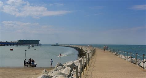 "Herne Bay Seafront Kent" by Edward Fagg at PicturesofEngland.com