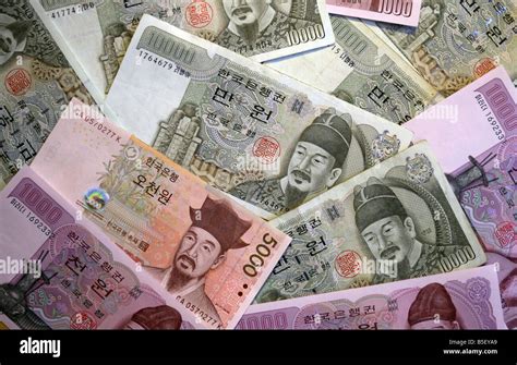 Korean Won banknotes Stock Photo - Alamy