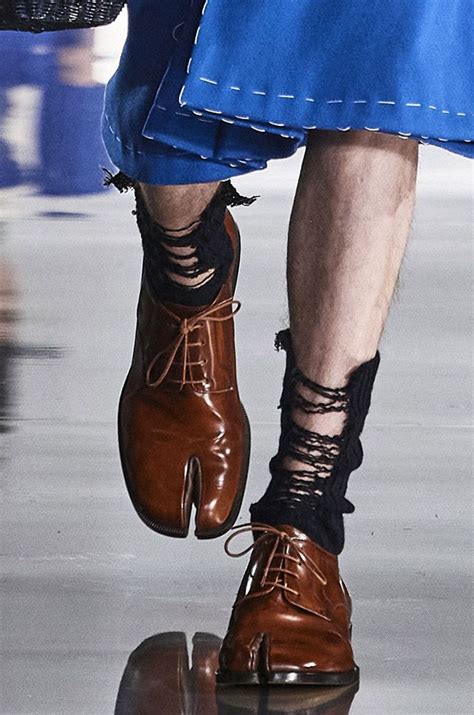 Maison Margiela | Tabi boots, Tabi shoes, Fashion shoes