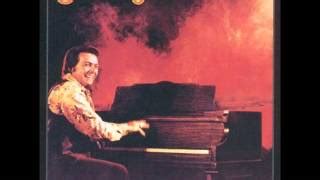 Mickey Gilley- Don't The Girls All Get Prettier At Closing Time Chords ...