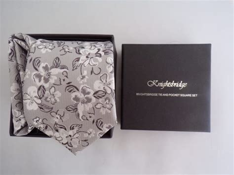 SILVER FLORAL TIE AND POCKET SQUARE SET