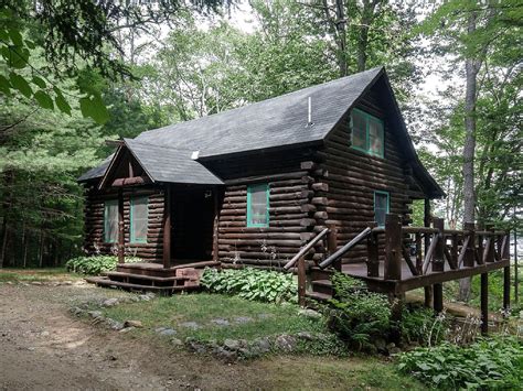 Lakefront Log Cabin Rental Set in Forestry of Adirondack Park, New York in 2020 | Log cabin ...