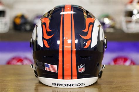 The Denver Broncos Riddell SpeedFlex Authentic Helmet is made for the true Broncos fan! The ...