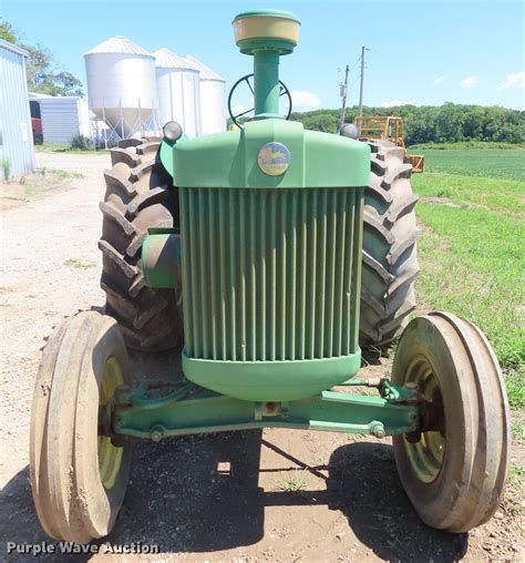 1952 John Deere R tractor in Savannah, MO | Item DD6410 sold | Purple Wave