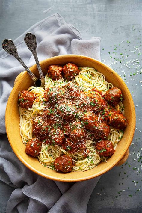 Spaghetti and Meatballs | Foodtasia