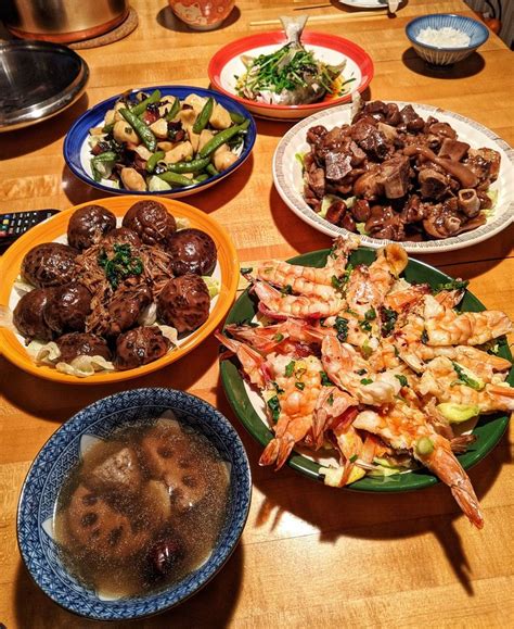 [Homemade] Chinese New Year eve dinner of (clockwise) bacon butterflied ...