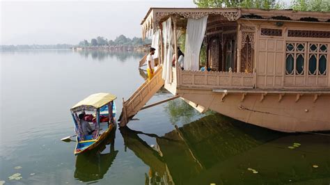 The houseboats of Srinagar, a sinking piece of Indian heritage | CNN