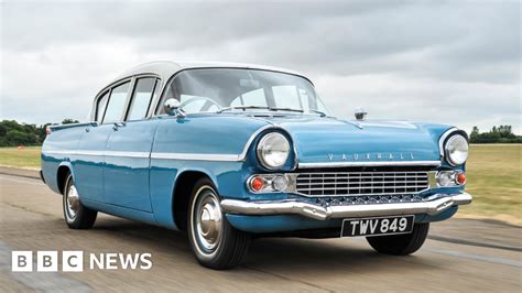 Classic Vauxhall models move from Luton home to Ellesmere Port - BBC News