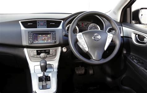 Nissan pulsar interior light