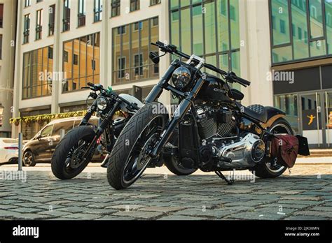 harley davidson black Stock Photo - Alamy