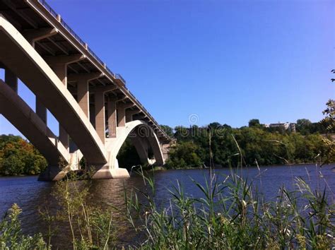 Mississippi River Bridges and Trails Stock Image - Image of reservoir, overpass: 215965267