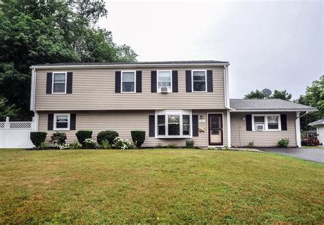 81 Abington Ave, Holbrook, MA - 4 Bed, 3 Bath Single-Family Home - 17 ...