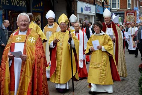 VIDEO and PICTURES: The new Bishop of Lichfield is enthroned | Express & Star