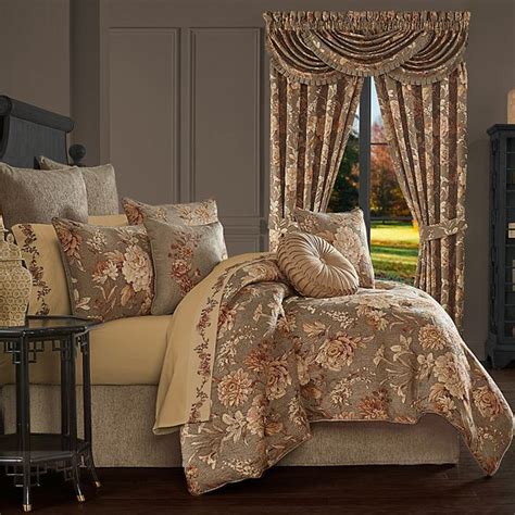 Five Queens Court Carmella Comforter Set with Shams