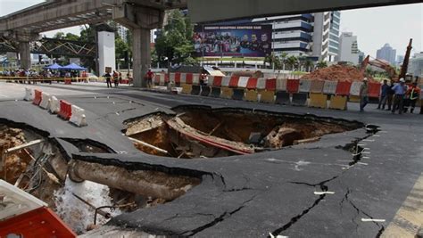 Underground tunnel collapse causes sinkhole in KL - TODAY