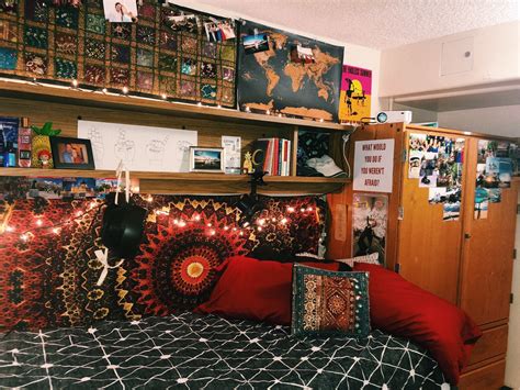 My dorm room at University of Hawai’i at Manoa 🤙🏼😁 #dormroom #dormdecor ...