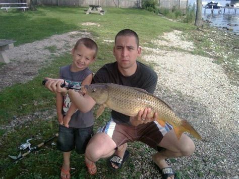 Illinois Wisconsin Fishing: carp fishing (fox chain of lakes, il)