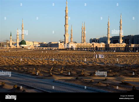 Graves of Jannat ul Baqi Madinah Saudi Arabia Stock Photo - Alamy