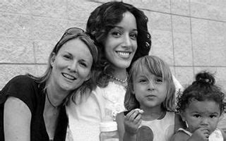 How precious is this photo of Jennifer with Laurel and her girls ️ ...