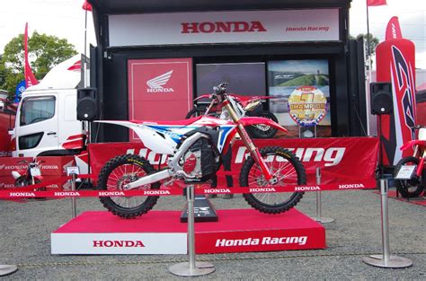 HONDA CR-E ELECTRIC PROTOTYPE: SEE IT IN ACTION - Dirt Bike Magazine