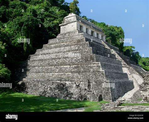 mayan temple ruins at Palenque in Mexico Stock Photo - Alamy