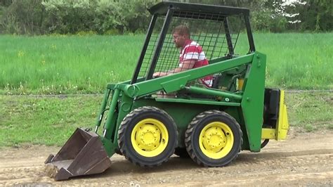 JOHN DEERE 90 SKID STEER WITH OROPS - YouTube