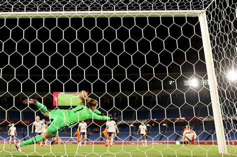 Stratford's Alyssa Naeher's clutch saves push USWNT to Olympic semifinals