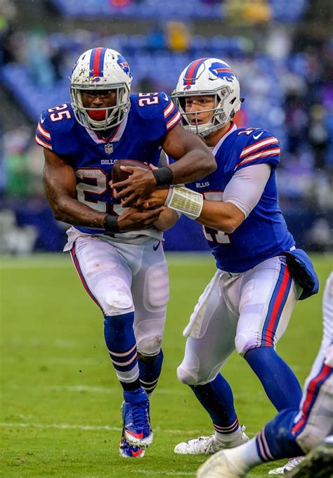 BALTIMORE, MD - SEPTEMBER 09: Buffalo Bills quarterback Josh Allen (17 ...