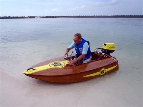 Cocktail Class Skua Racing power boat you build yourself, fits in the ...