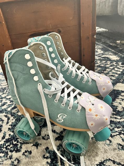 My first pair of skates! : r/Rollerskating