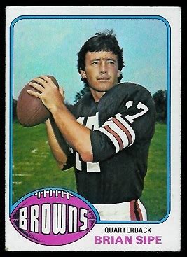 1976 Topps Football Card #516: Brian Sipe rookie card