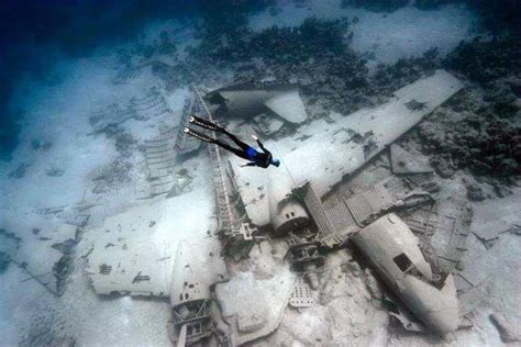 A plane crash site at deep sea : r/pics