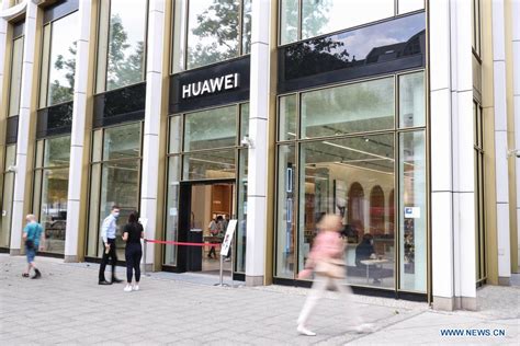 Huawei unveils its first flagship store in Germany- China.org.cn