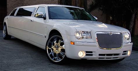 Chrysler 300 Stretch Limo | Limousines Of Connecticut