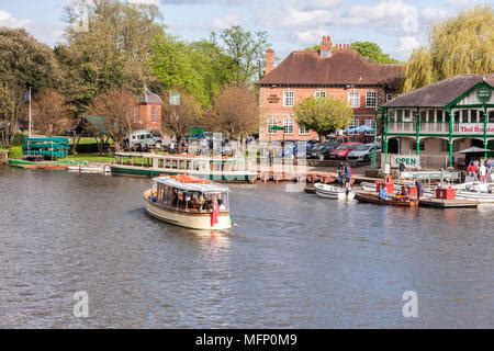 Stratford upon Avon - river Avon - busy river cruise boat - leaving the Bancroft Gdns marina ...