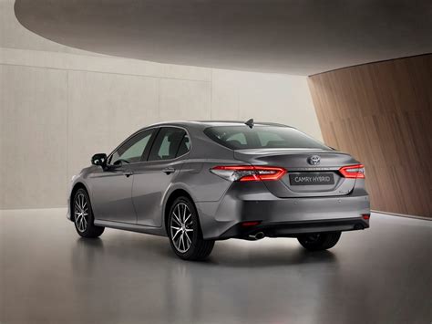 Toyota Camry Electric Hybrid anuncia el precio de su restyle