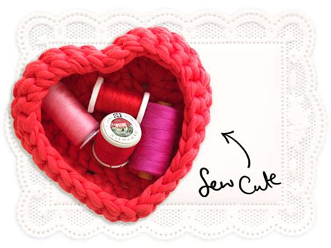 Wonderful DIY Crochet Heart Baskets