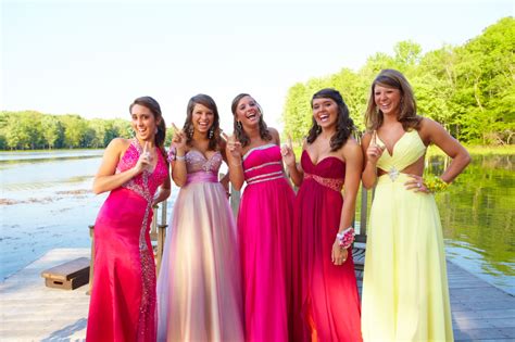 Magic Prom Party: Dresses Inspired by Real Prom Party Photos