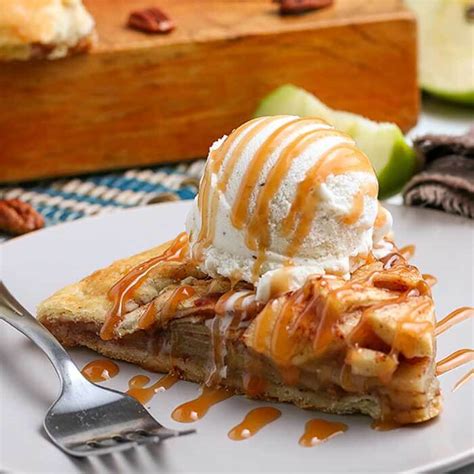 Apple crostata recipe - warm apple crostata recipe