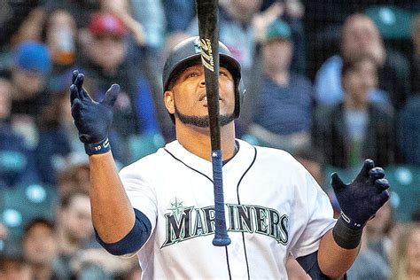 Mariners trade Edwin Encarnacion, cash to Yankees | The Daily World