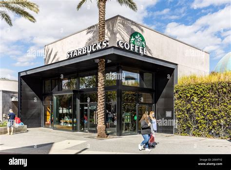 Building facade starbucks hi-res stock photography and images - Alamy