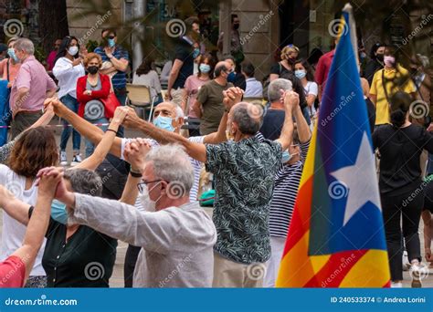 Catalan People Dancing Sardana in Circle, Typical Traditional Show and Catalunya Flag Editorial ...