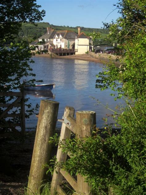 Coombe Cellars © Derek Harper cc-by-sa/2.0 :: Geograph Britain and Ireland