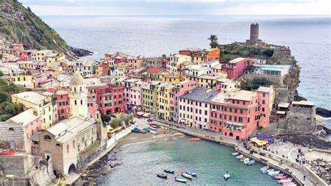 Rick Steves: Finding peace in 'Lorenzo's view' of Vernazza - Victoria Times Colonist