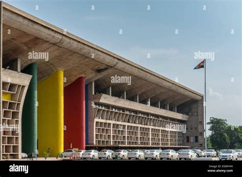 Chandigarh, High Court, Le Corbusier Stock Photo - Alamy