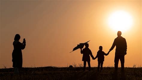 Free Photo | Full shot family silhouette having fun at sunset