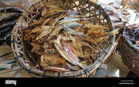 Dried fish vendor hi-res stock photography and images - Alamy