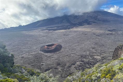 Piton de la Fournaise: an earthquake crisis and a return to calm before ...